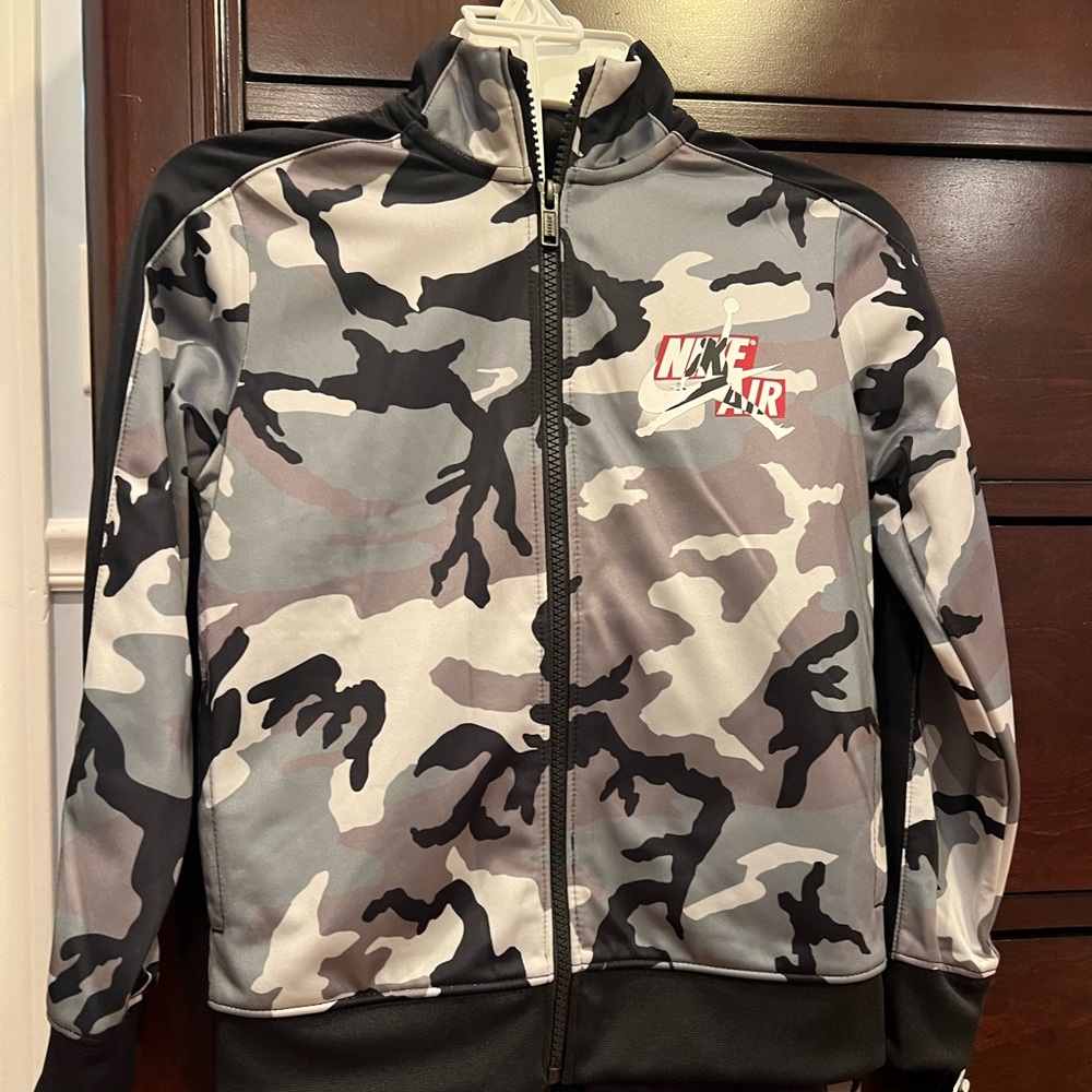 NWT Nike Air Jordan, black camo zip jacket and pants 2-piece tracksuit